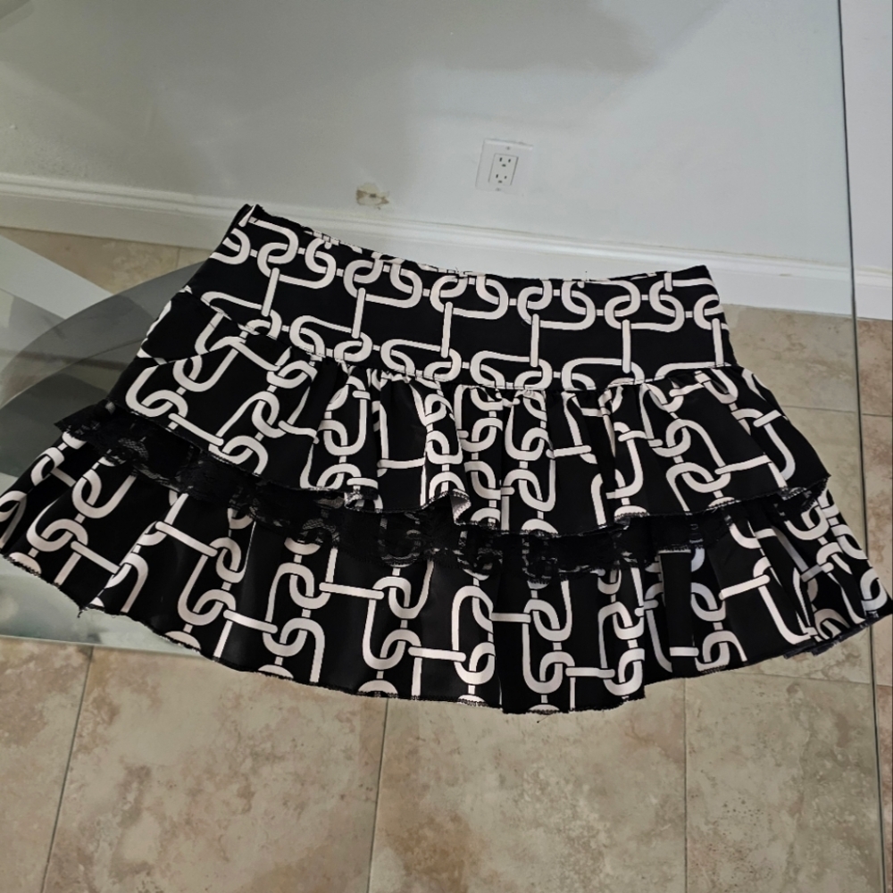 Chic Black and White Patterned Skirt
